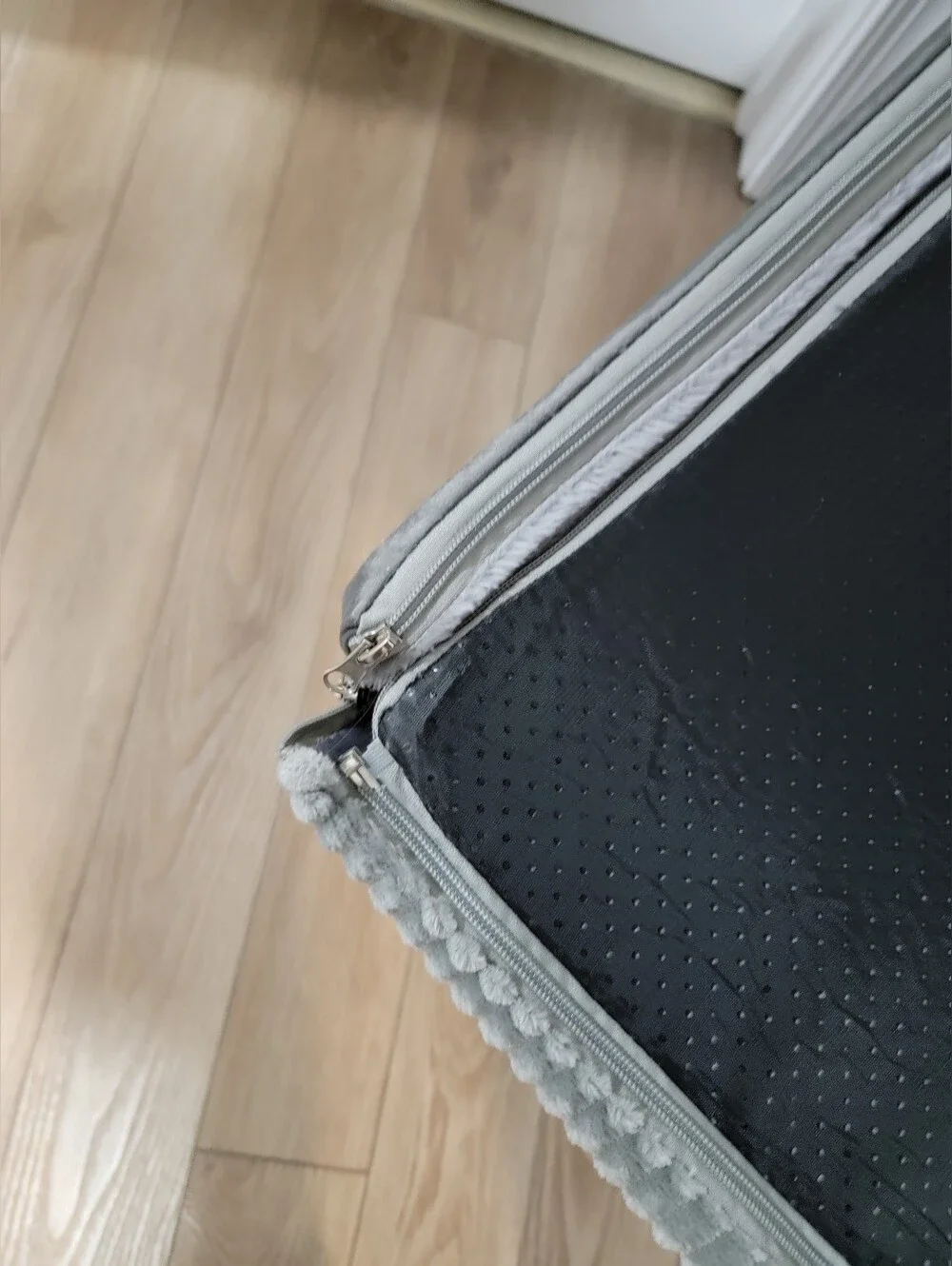 Funny Fuzzy Hooded Pet Bed- large (measurements in pics)